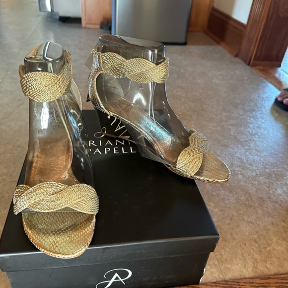 Sandals - Picture 4 of 8